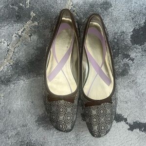 Women’s size 12 bow tie brown flats